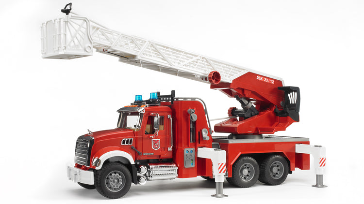 Bruder #02821 MACK Granite Fire Engine with Water Pump! NEW! #2821